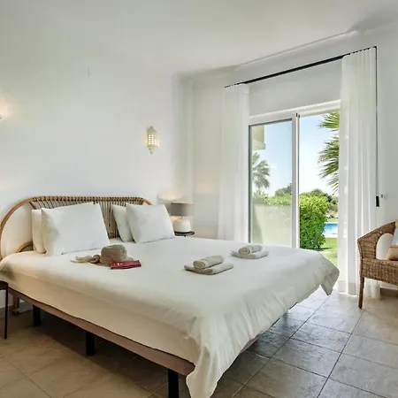 Gorgeous Two Bedroom In Carvoeiro