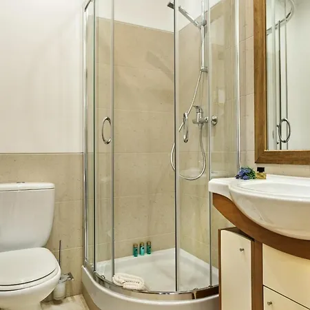 Gorgeous Two Bedroom In Carvoeiro *