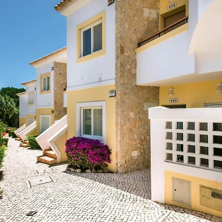 Gorgeous Two Bedroom In Carvoeiro Appartement