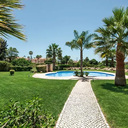 Gorgeous Two Bedroom In Carvoeiro *